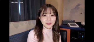金发美女在情人节的热门视频中被大黑屌诱惑